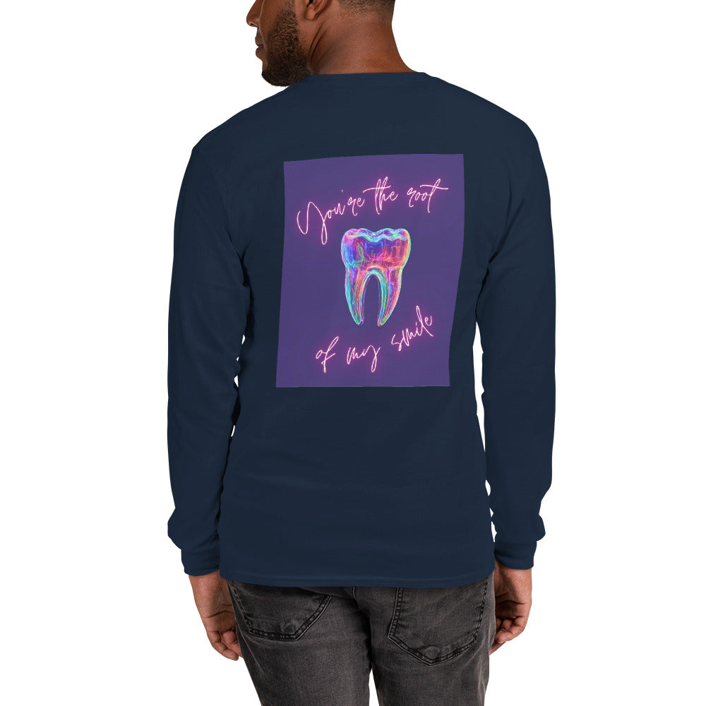 Langarmshirt in Dunkelblau mit Spruch für Zahnmediziner auf der Rückseite