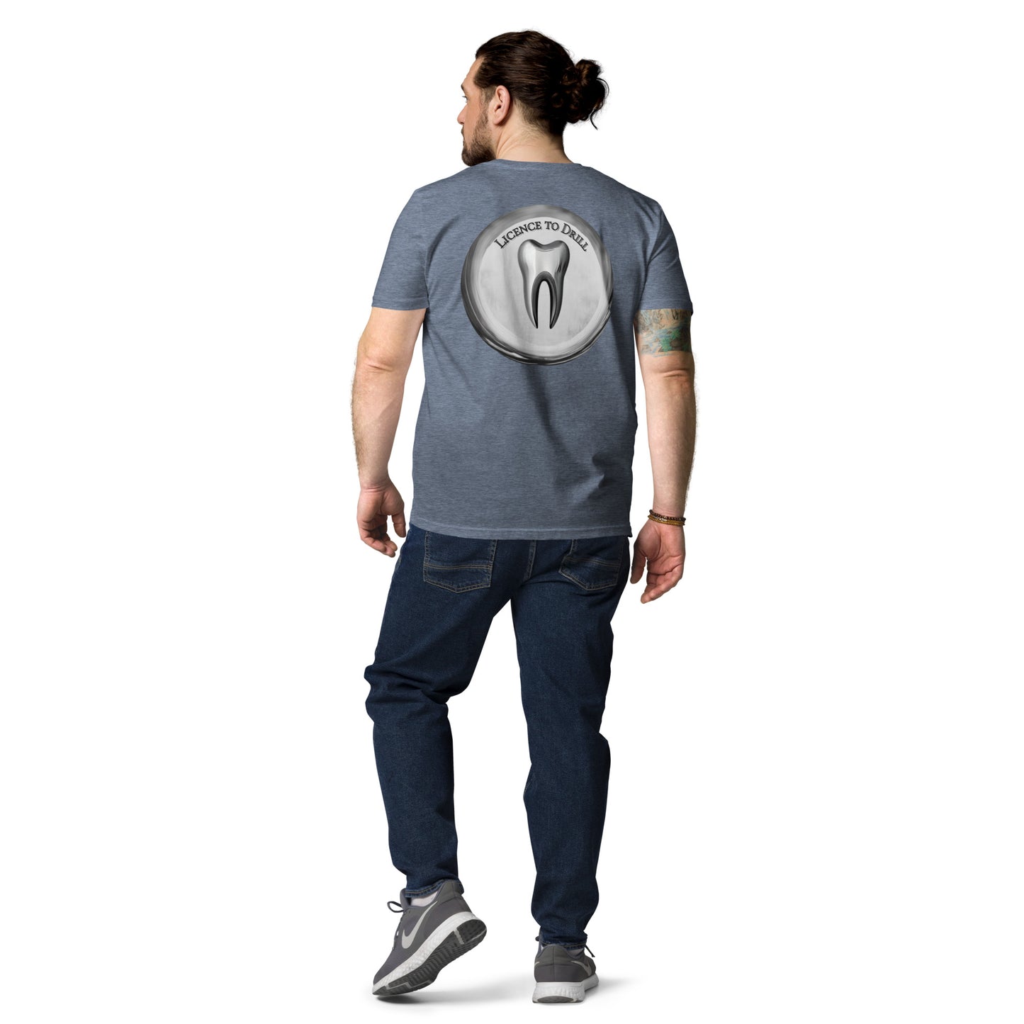Unisex-T-Shirt mit großem 'Licence to Drill'-Design und Zahnmotiv auf der Rückseite – stilvoll und nachhaltig