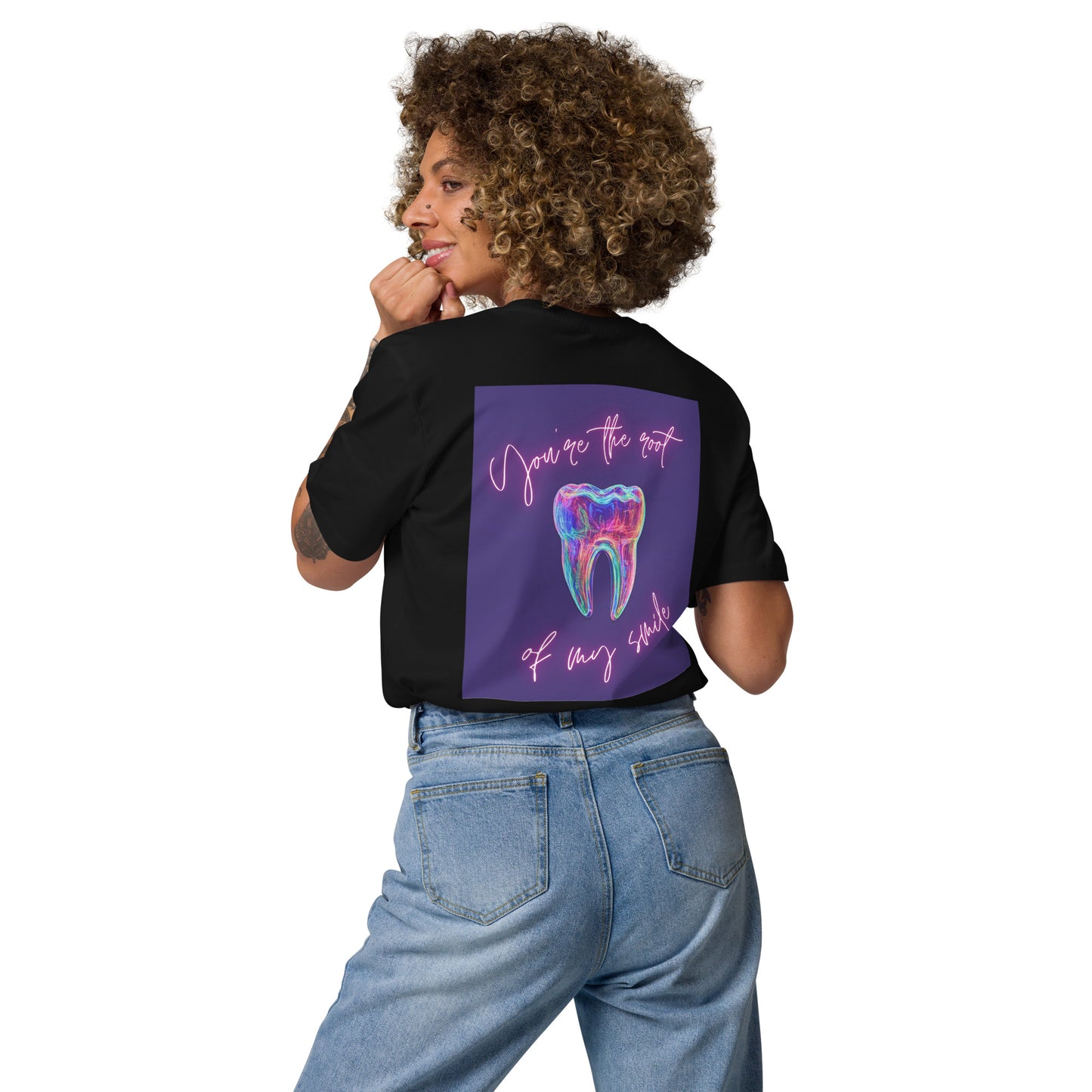 Unisex-T-Shirt aus Bio-Baumwolle mit Zahn-Icon und Spruch 'You're the root of my smile' – ideal für Zahnmediziner, Dentalfans und Mediziner.