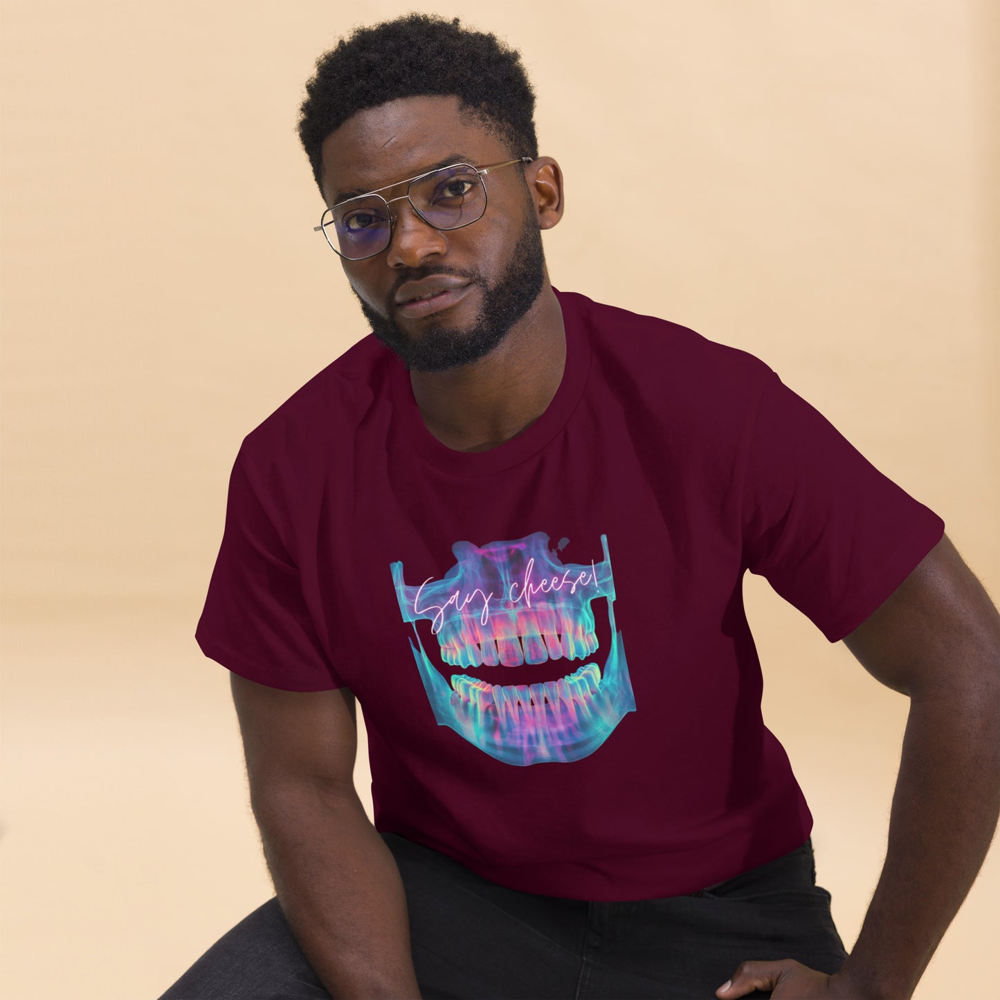 Bordeauxfarbenes T-Shirt für Zahnärzte und Zahnmedizinstudenten mit kreativem Zahn-OPG-Design.